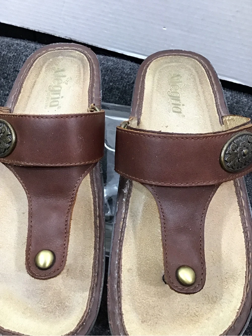 Alegria Carina Brown Leather Thong wedge Sandals Decorative Medallion 39